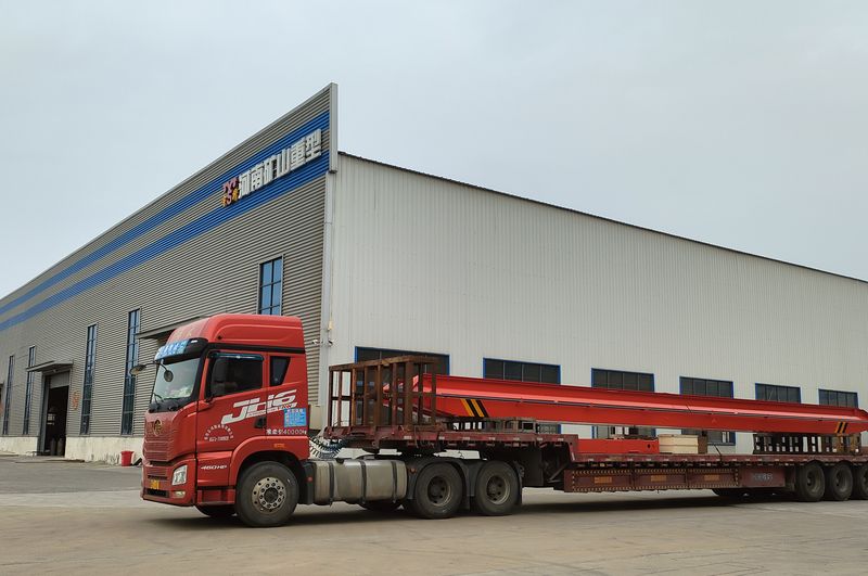 電動單梁起重機3臺 LD5t—16.8m LD3t—16.5m /2臺 制作完成，發(fā)往江西南昌交付客戶使用。